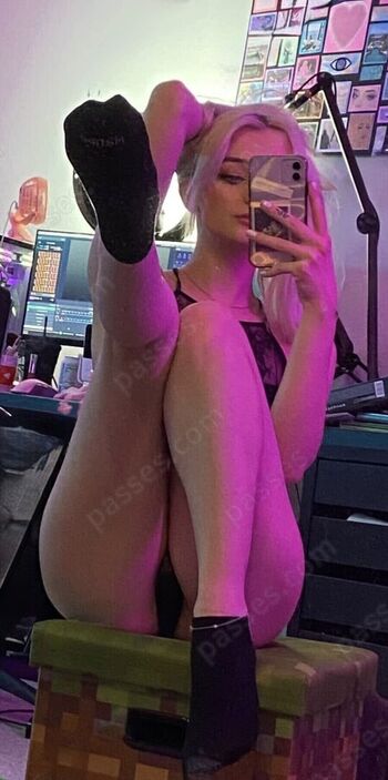 Full leaked Adrianahlee private onlyfans photo