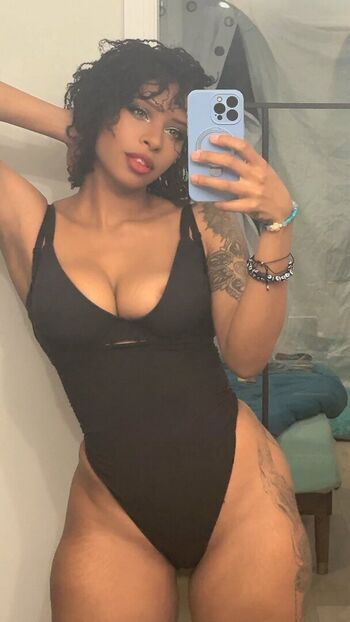 Full leaked Ahquamarine private onlyfans photo