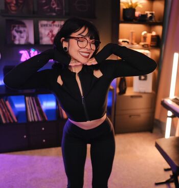 AileenSenpaiReacts