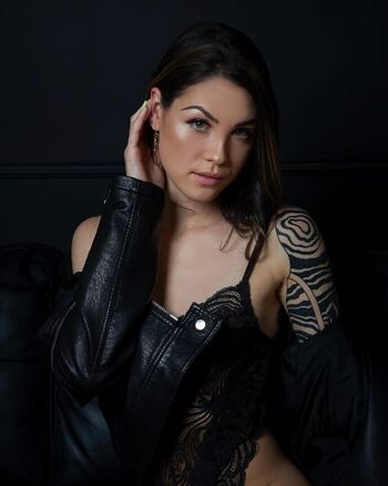 Angela Rhodes