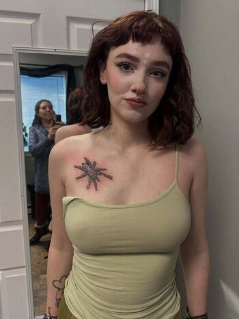Full leaked Annaliseelliot page private onlyfans photo
