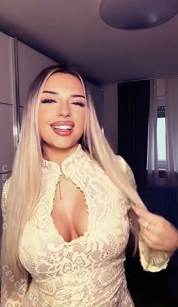 Full leaked Avendaaxs private onlyfans photo