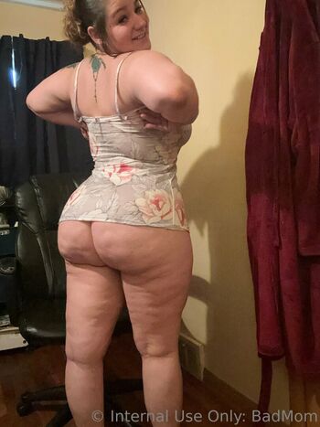 Full leaked Bad mom in real estate private onlyfans photo