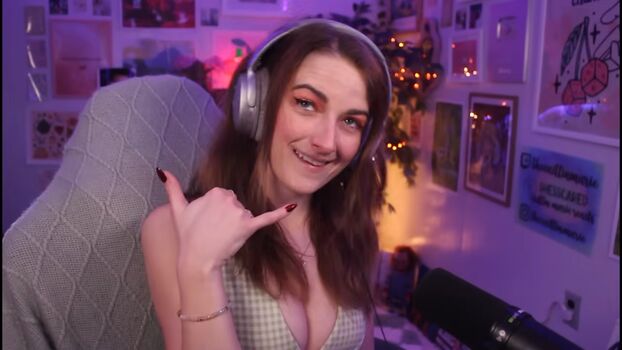 Full leaked Caitlin marie reacts private onlyfans photo