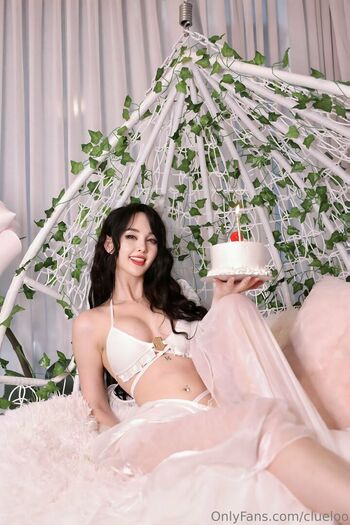 Full leaked Cluelooo private onlyfans photo