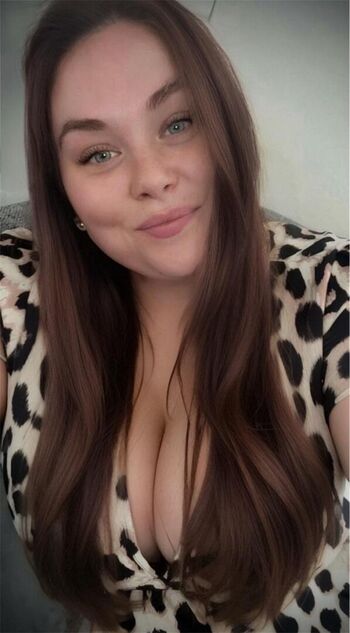 Full leaked Curvycutiexoxo private onlyfans photo