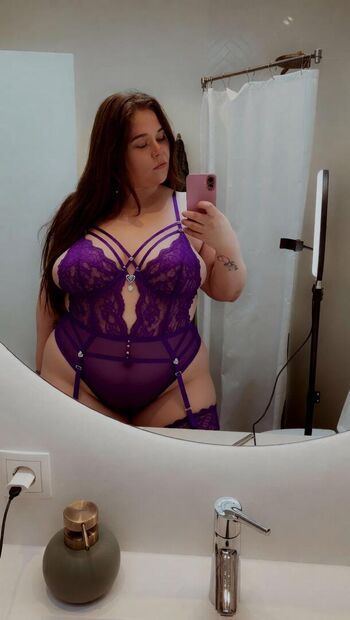 Full leaked Curvycutiexoxo private onlyfans photo