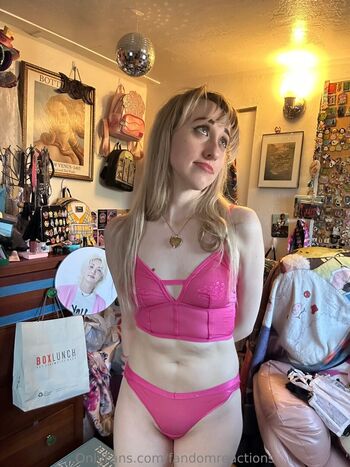 Full leaked Fandomreactions private onlyfans photo