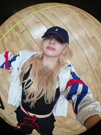 Full leaked Huh yunjin private onlyfans photo