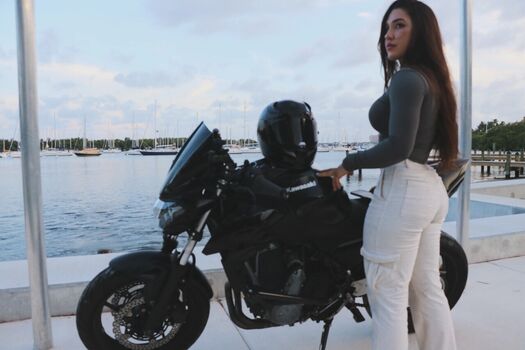 Full leaked Itscarolinamarie private onlyfans photo