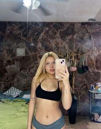 Full leaked Ivydearechavala private onlyfans photo