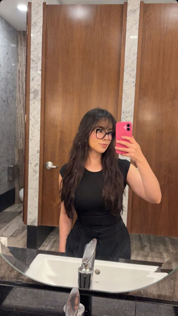 Full leaked Karen g page private onlyfans photo