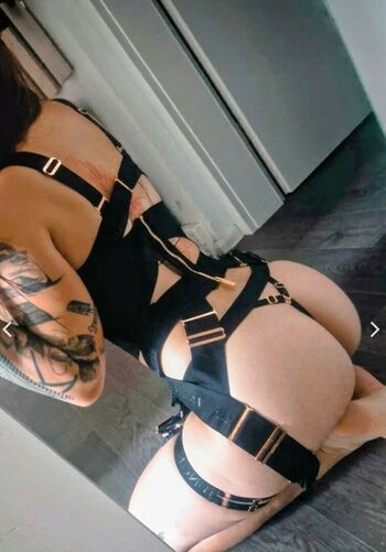 Full leaked Lady in red f private onlyfans photo