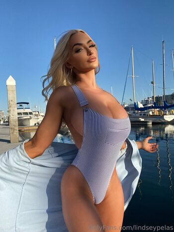 Lindsay Pelas