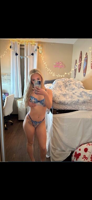 Full leaked Lizzylovesfun private onlyfans photo