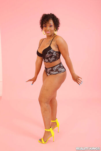 Full leaked Mimi curvaceous private onlyfans photo