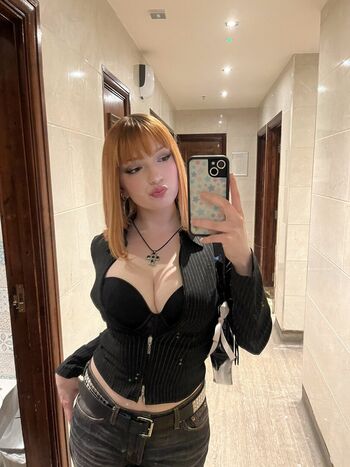 Full leaked Pizzaalice private onlyfans photo