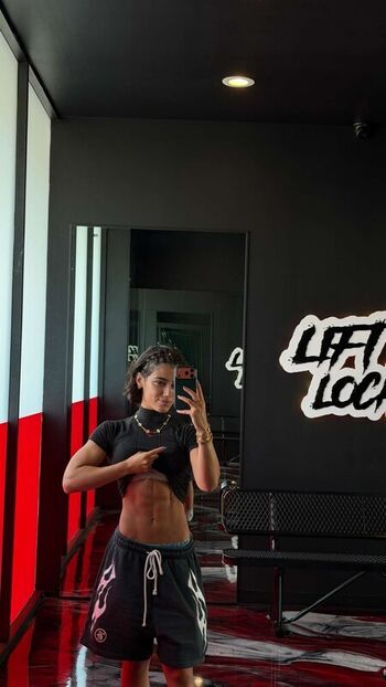 Full leaked Sara saffari private onlyfans photo