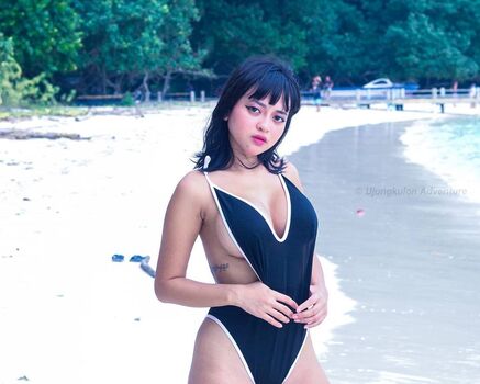 Tinyasianoppy