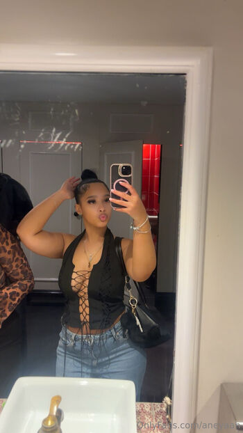 Full leaked Venuanys private onlyfans photo