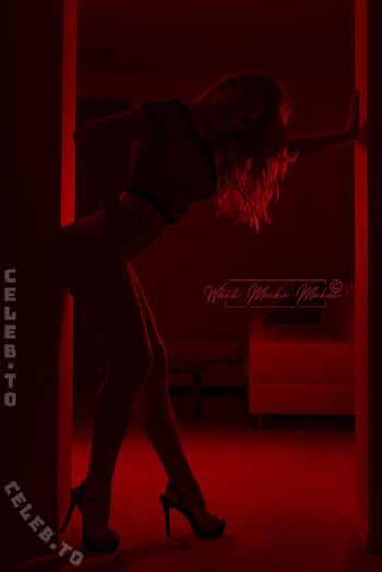 Full leaked Whatmeikemakes  page private onlyfans photo