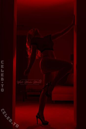 Full leaked Whatmeikemakes private onlyfans photo