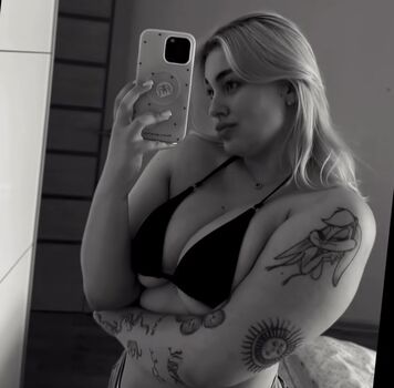 Full leaked Kathrynn / private onlyfans photo