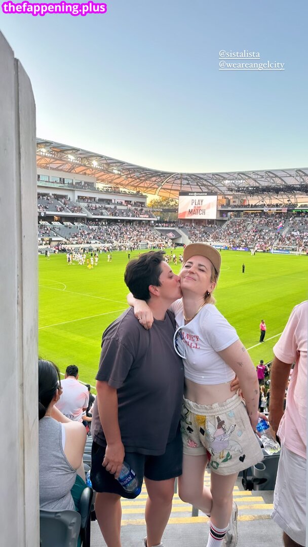 Zoe Lister Jones / https: / zoelisterjones Naken OnlyFans Foto #34